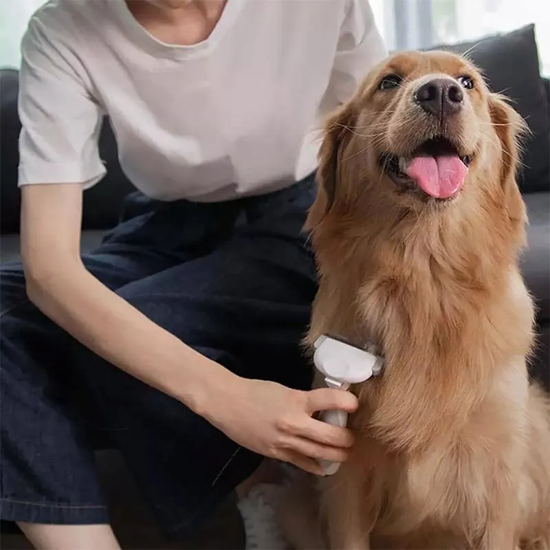 Efficient One Handed Pet Hair Comb